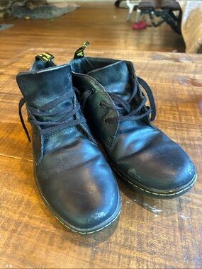 Black Men's Leather Lace-Up Boots - Dr. Martens size 10